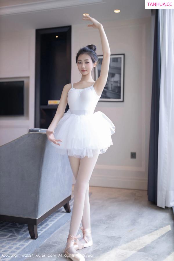   [XiuRen]高清写真图 2024.06.05 No.8657 鱼尾fish 丝袜美腿第8张图片